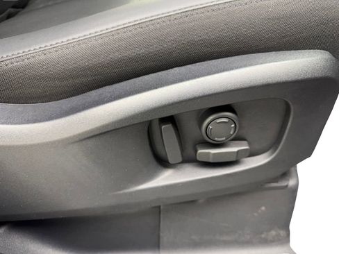 Used 2025 Land Rover Defender 110 S image 46