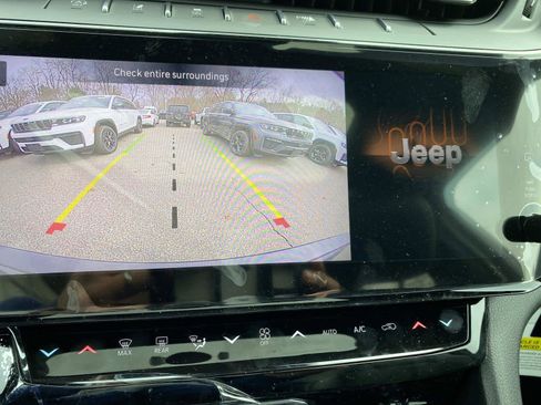 New 2026 Jeep Grand Cherokee Altitude AWD/4WD image 12