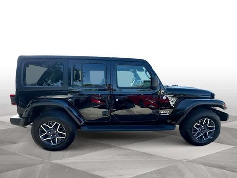 Used 2024 Jeep Wrangler Unlimited Sahara AWD/4WD image 9