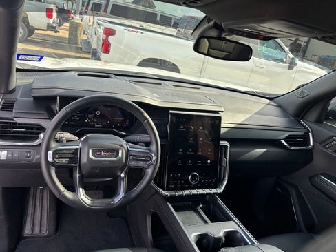 Used 2024 GMC Acadia Elevation w/ Luxury Package FWD image 12
