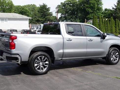 Used 2023 Chevrolet Silverado 1500 LT AWD/4WD image 3