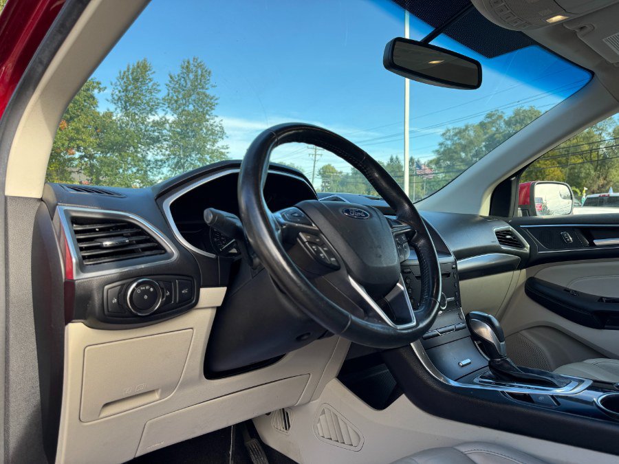 Used 2018 Ford Edge Titanium w/ Technology Package FWD image 14