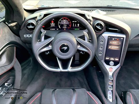 Used 2026 McLaren 750S Spider RWD image 7