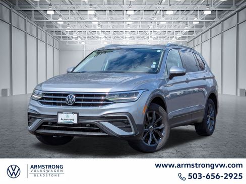 Used 2023 Volkswagen Tiguan SE w/ Panoramic Sunroof Package AWD/4WD image 1