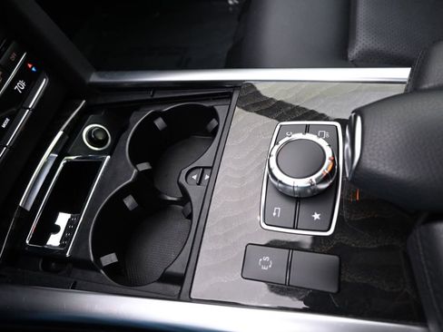 Used 2016 Mercedes-Benz E 350 4MATIC Sedan image 30
