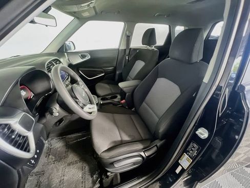 Used 2023 Kia Soul LX w/ LX Technology Package FWD image 10