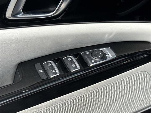 Used 2022 Kia Carnival EX FWD image 11