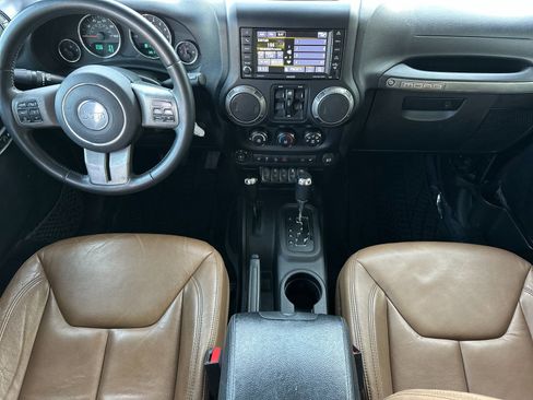 Used 2013 Jeep Wrangler Unlimited Sahara AWD/4WD image 13