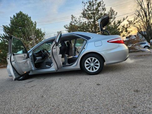 Used 2015 Toyota Camry LE image 20
