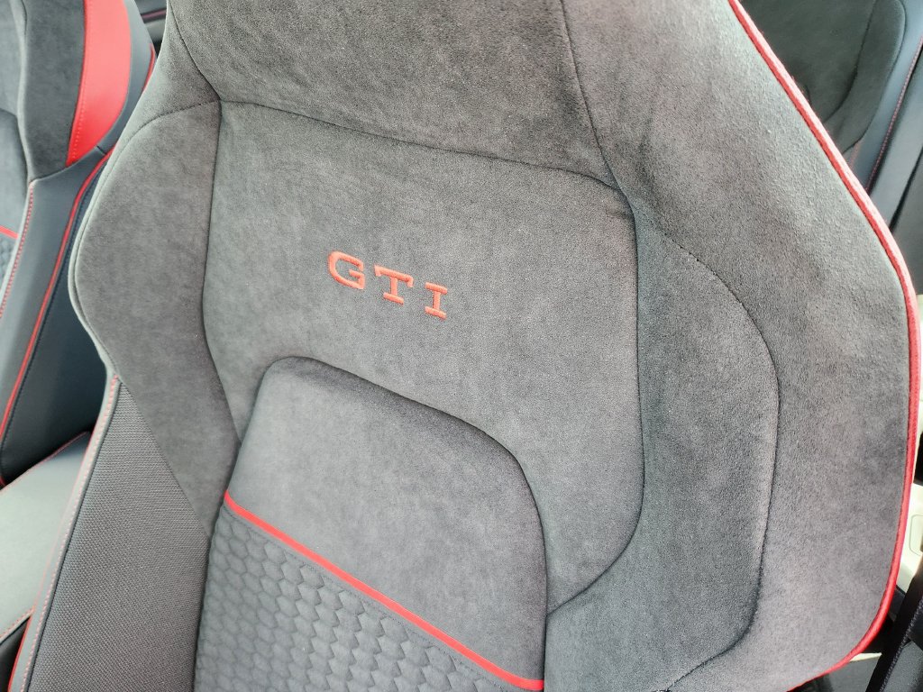 New 2026 Volkswagen GTI SE FWD image 14