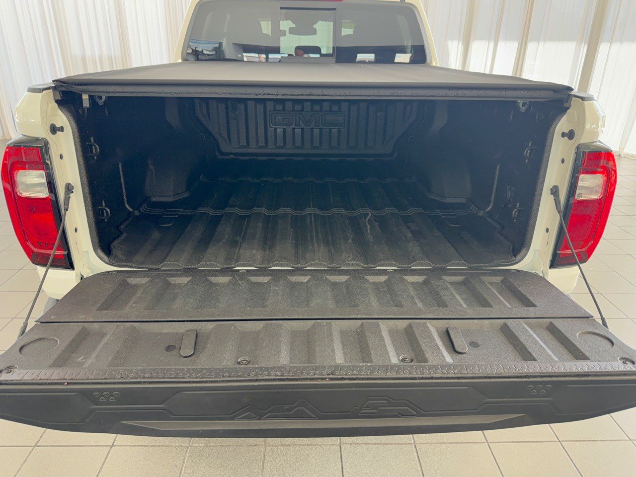 Used 2025 GMC Canyon Denali AWD/4WD image 28