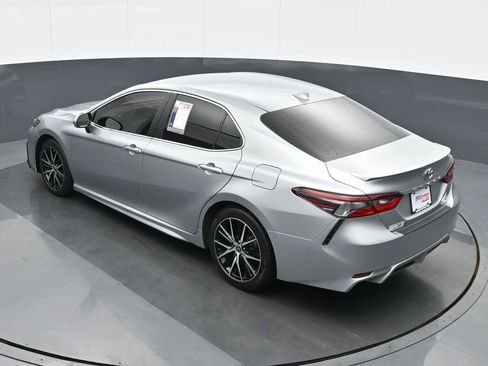 Used 2023 Toyota Camry SE image 19