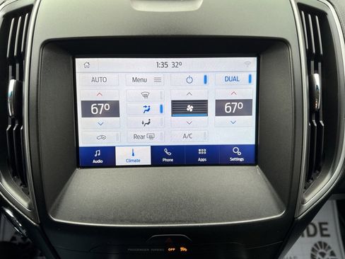 Used 2020 Ford Edge SE image 26