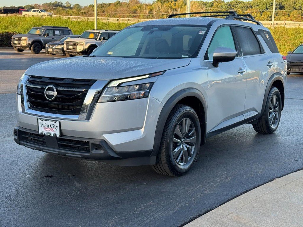 Used 2022 Nissan Pathfinder SV AWD/4WD image 23