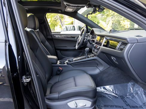 Certified 2025 Porsche Macan AWD/4WD image 56