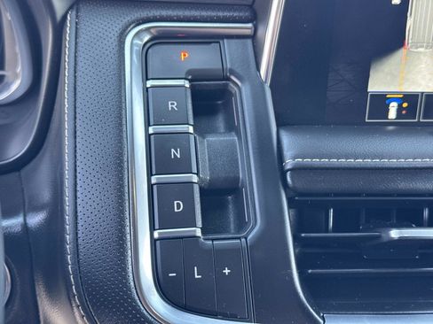 Used 2023 GMC Yukon SLT w/ SLT Luxury Package image 17