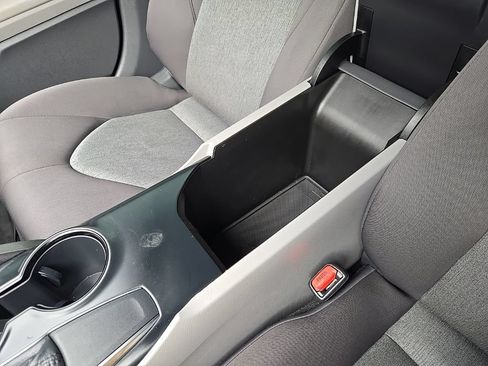 Used 2019 Toyota Camry LE FWD image 31
