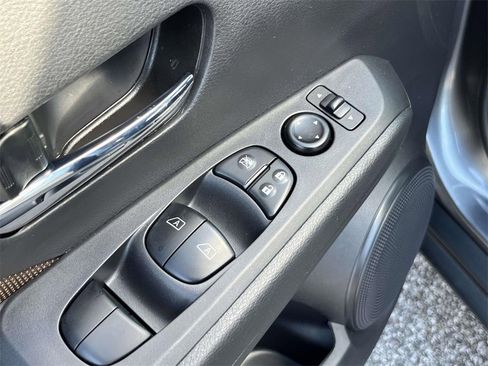 Used 2023 Nissan Kicks SR image 15