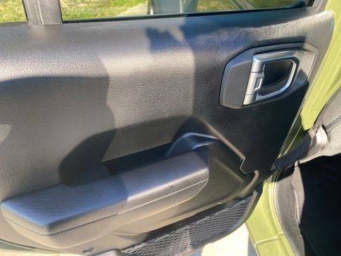 Used 2023 Jeep Wrangler Sport S image 12