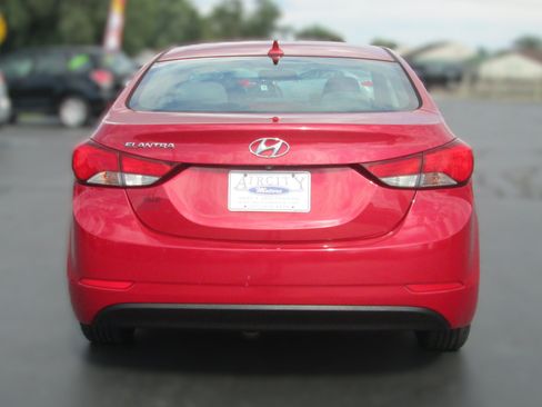 Used 2015 Hyundai Elantra SE w/ Option Group 02 FWD image 8