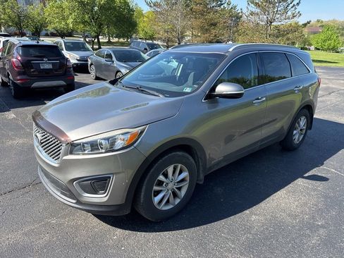 Used 2016 Kia Sorento LX w/ LX Convenience Package AWD/4WD image 3