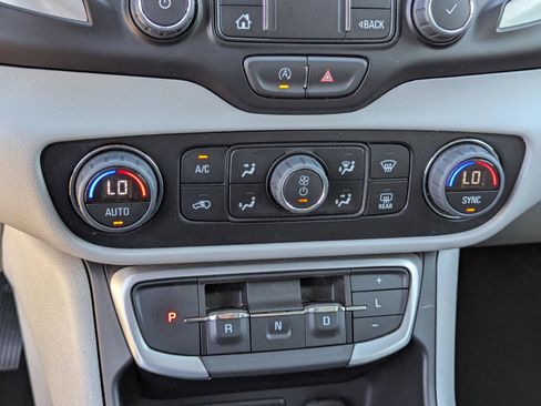 Used 2024 GMC Terrain SLT FWD image 22