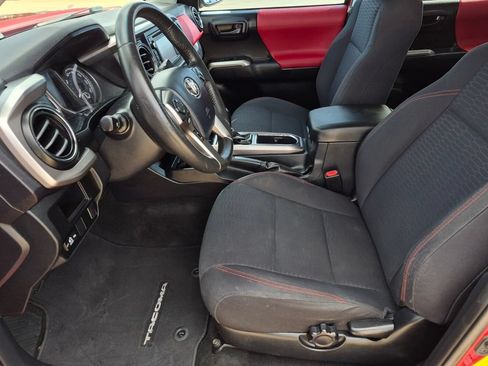 Used 2017 Toyota Tacoma SR5 w/ Tow Package RWD image 25