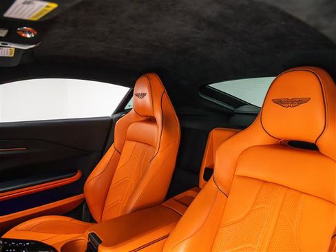 Used 2025 Aston Martin V8 Vantage Coupe image 24