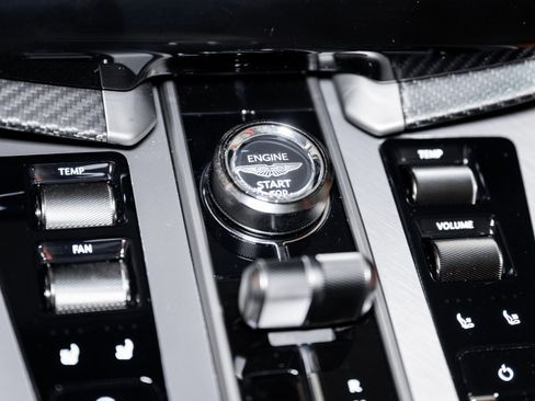 Used 2025 Aston Martin Vanquish image 33