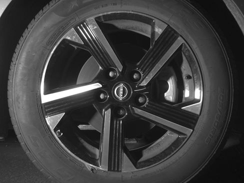Used 2025 Nissan Sentra SV FWD image 13