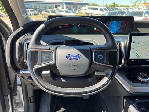 Used 2025 Ford Expedition Platinum AWD/4WD image 31