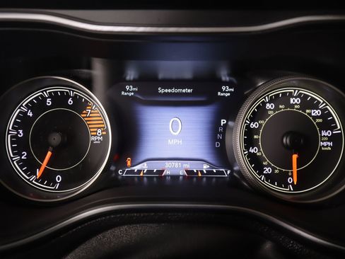 Used 2022 Jeep Cherokee Limited image 4