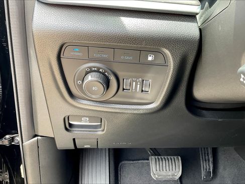 Used 2023 Jeep Grand Cherokee Overland w/ Advanced Protech Group III AWD/4WD image 18