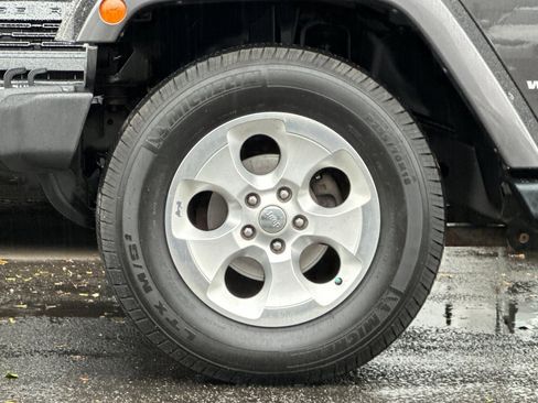 Used 2014 Jeep Wrangler Unlimited Sahara w/ Connectivity Group image 13