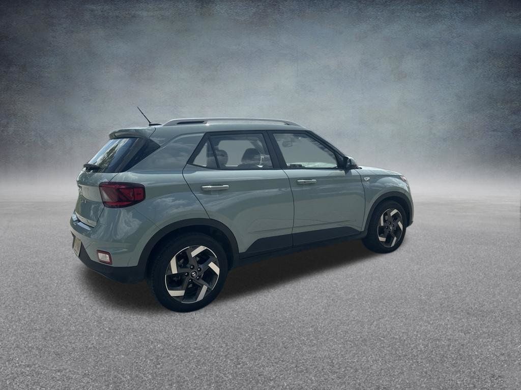 Used 2025 Hyundai Venue SEL FWD image 4