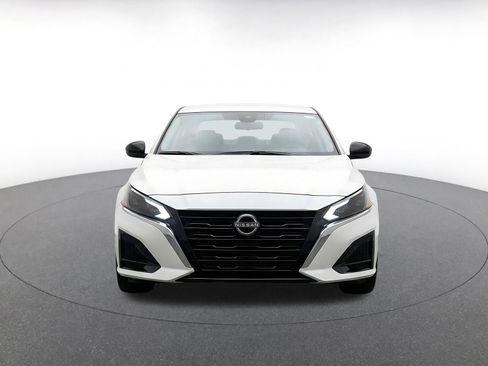 Used 2025 Nissan Altima 2.5 SV FWD image 2