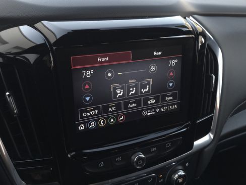 Used 2023 Chevrolet Traverse Premier image 22