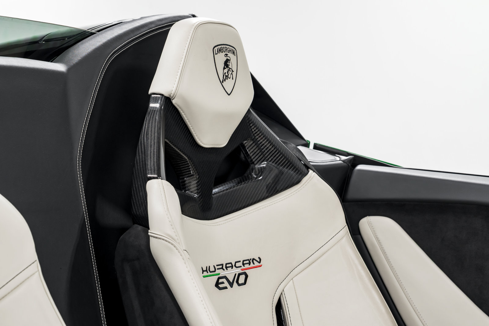 Used 2022 Lamborghini Huracan EVO RWD image 32