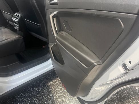 Used 2018 Volkswagen Tiguan SE w/ Panoramic Sunroof Package FWD image 20