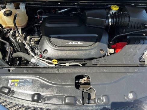 Used 2017 Chrysler Pacifica Touring FWD image 29