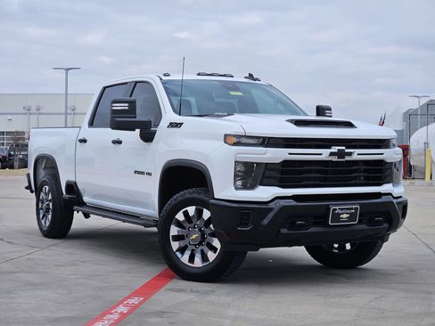 Used 2024 Chevrolet Silverado 2500 Custom w/ Custom Value Package image 1