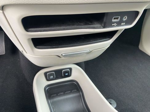 Used 2017 Chrysler Pacifica Touring-L image 13