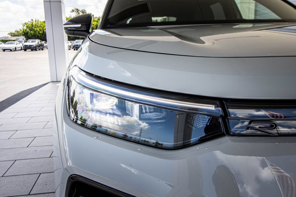 New 2026 Volkswagen Tiguan SE R-Line FWD image 6