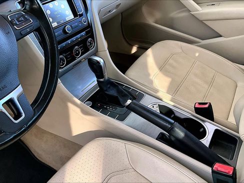 Used 2014 Volkswagen Passat TDI SE FWD image 17