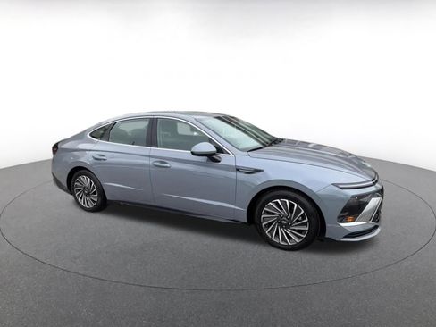 Used 2025 Hyundai Sonata SEL FWD image 2