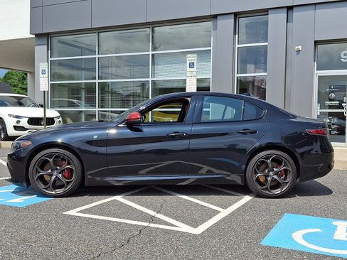 Used 2024 Alfa Romeo Giulia Ti w/ Performance Driving Package AWD/4WD image 7