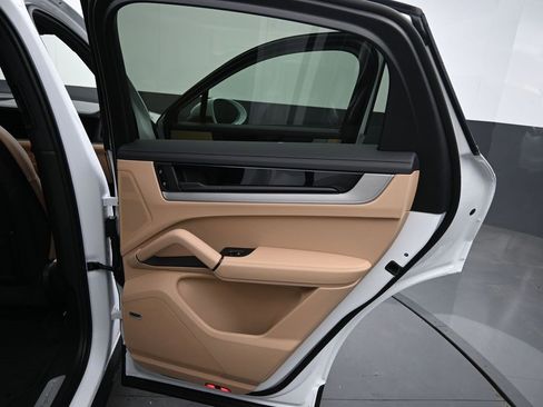 New 2026 Porsche Cayenne S image 14