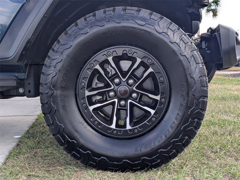 Used 2025 Jeep Wrangler Unlimited Rubicon w/ XTREMEE 35" Tire Package image 11