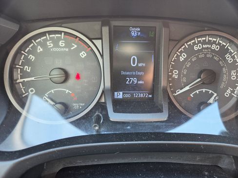 Used 2019 Toyota Tacoma TRD Off-Road RWD image 2