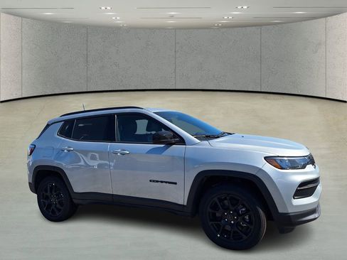 New 2026 Jeep Compass Latitude w/ Quick Order Package 29K AWD/4WD image 3